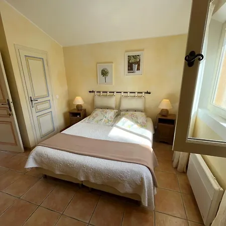 Le Mazet Des Mures Panzió