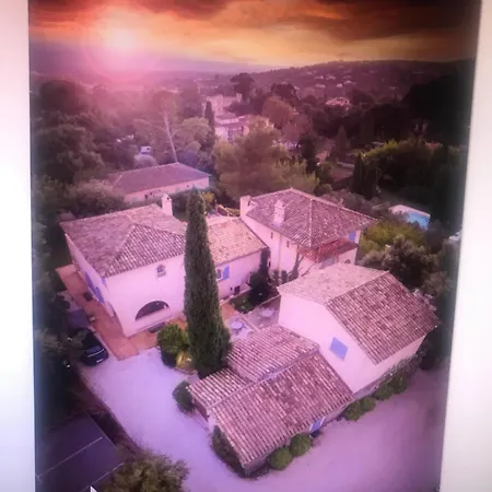 Le Mazet Des Mures Panzió
